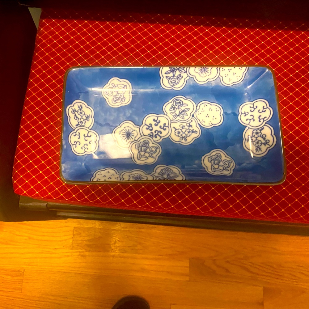 Oriental blue and white decorative jewelry dish